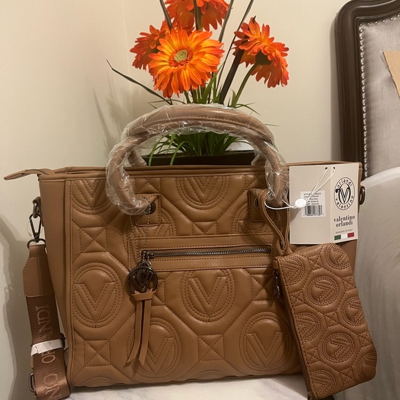 Valentino Orlandi new design in Italy beautiful bag of a lot space - Picture 4 of 4